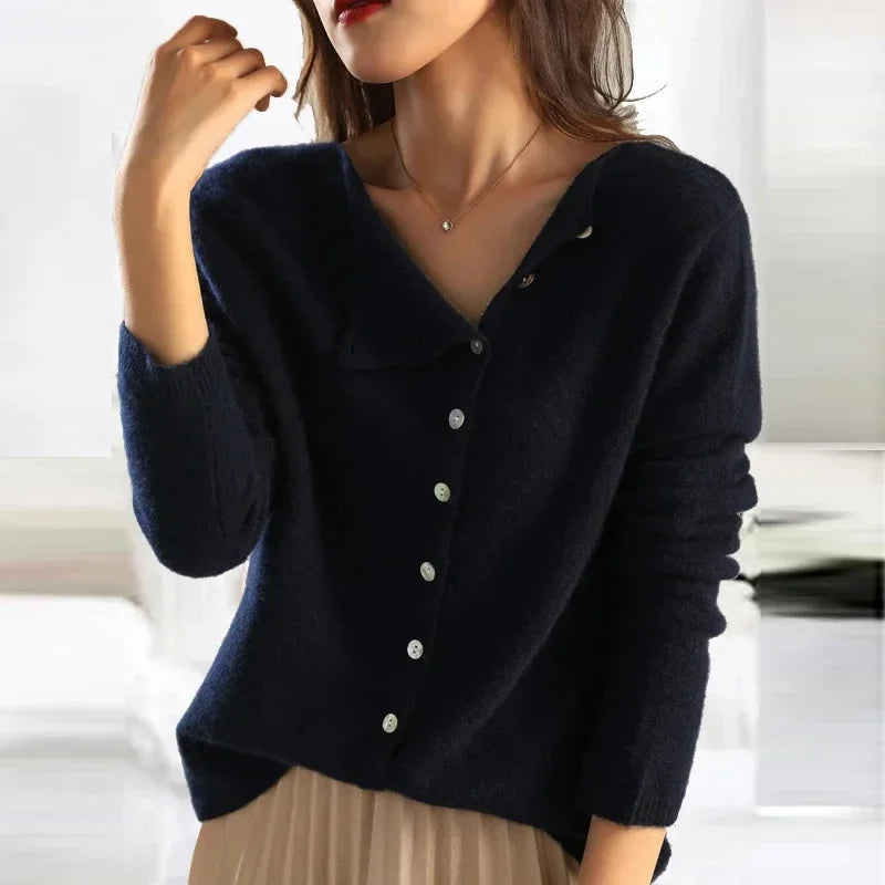 Stylish cardigan with button closure - Averie